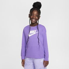 Love classic Nike style? Us too. Made from soft and breathable cotton, this long-sleeve tee has a relaxed and roomy fit with dropped shoulders and a little extra space through the body. Nike Style, Black Raspberry, Fashion 2024, Nike Kids, Nike Fashion, Girls Long Sleeve, Nike Sportswear, Sport Fashion, Big Kids