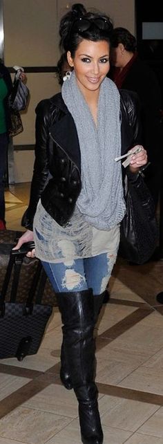 Luggage and purse – Louis Vuitton Sunglasses – Tom Ford Jeans – Siwy Hannah Shirt – SupaDupa Scarf – Paula Bianco Boots – Report Signature Fairfax Jacket – A.L.C. Looks Hip Hop, Estilo Kardashian, Luggage Black, Bota Over, Lax Airport, Kim Kardashian Style, Gray Shirt, Mode Casual, Kardashian Style