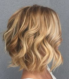 Butterscotch Blonde Hair Highlights, Messy Bun For Thinner Hair, Curled Bob Hairstyle, Short Curly Bob Hairstyles, Straight Bob Hairstyles, Angled Bob Hairstyles, Inverted Bob Hairstyles, Messy Bob Hairstyles, Blond Balayage