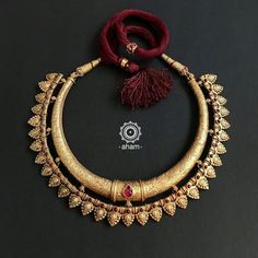 Gold Maharashtrian Jewellery, Kante Jewellery, Hasli Necklace Gold, Jewellery Aesthetic, Unique Gold Jewelry Designs, Antique Necklaces Design, Gold Jewelry Outfits, New Gold Jewellery Designs, Antique Necklaces