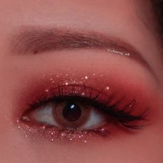 Red Looks Make Up, Red Aesthetic Makeup Looks, Prom Makeup Coral Dress, Cute Red Eye Makeup, Basic Red Eyeshadow Looks, Wine Red Makeup Look Simple, Sparkly Red Eye Makeup, Simple Red Makeup Looks For Quince, Light Red Eye Makeup