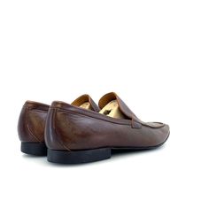 Expertly crafted Faconnable leather driving shoes, size 10.5D, in a rich brown hue. These loafers have been gently worn, adding a unique character and comfort to the leather. The perfect blend of style with a touch of relaxation for any driving enthusiast. Brown Formal Slip-ons, Formal Brown Slip-on Shoes, Formal Brown Slip-ons, Business Brown Slip-ons With Leather Lining, Brown Leather Tassel Loafers Slip-on, Brown Slip-on Loafers With Plain Toe, Masculine Brown Slip-on Leather Shoes, Masculine Slip-on Leather Office Shoes, Masculine Brown Moc Toe Dress Shoes