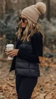 15 Cozy and Cute Winter Outfits You'll Love to Try | Her Track Camping Style Clothes, Vinter Mode Outfits, Winter Mode Outfits, Perfect Winter Outfit, Winter Outfits Warm, Trendy Outfits Winter, Trendy Winter, Mode Casual, Cute Winter Outfits