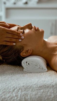 Massage Bebe, Skin Care Pictures, Spa Facial, Wellness Massage, Business Photoshoot, Beauty Clinic