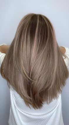 Soft And Feminine, Autumn Hair, Ash Hair Color, Ash Brown Hair, Brunette Balayage Hair, Brown Hair Balayage, Colour Ideas, Blonde Hair With Highlights, Ash Brown