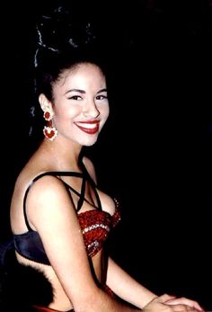 Selena Quintanilla Dancing, Selena Quintanilla Iconic Photos, Selena Quintanilla Quotes, Selena Outfits, Selena Grammys 1994, Selena Quintanilla Grammy, Selena Quintanilla On Stage, Selena Perez