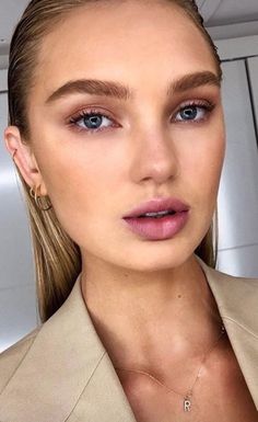 Wedding Makeup Natural, Brow Goals, Minimal Makeup, Romee Strijd, Beauty Make-up, Summer Fresh, Natural Wedding Makeup, Blonde Hair Looks, Makeup Natural