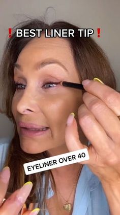 Top Lid Eyeliner How To Do, Eyeliner Tutorial For Women Over 50, Easy Way To Put On Eyeliner, Eye Lining For Beginners How To Apply, How To Do Cats Eye Eyeliner, Liquid Eyeliner Over 40, How To Eyeliner Wing, How To Put On Pencil Eyeliner, Eye Make Up Over 40 How To Apply