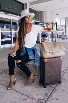 Airplane Travel Outfits, Weekend In Boston, Airplane Outfit, Travel Outfit Spring, Emily Ann Gemma, The Sweetest Thing Blog, Cute Travel Outfits, Emily Gemma, Airplane Outfits