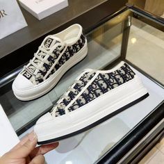 Tenis Dior, Tas Louis Vuitton, Embroidery Sneakers, Dior Sneakers, Chanel Backpack, Replica Designer Handbags, Chanel Sandals, Chanel Purse, Designer Replica