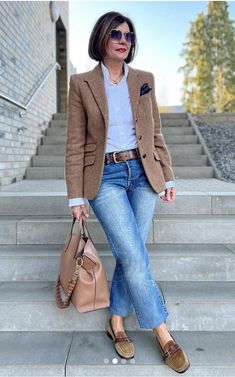 Stylish Outfits For Women Over 50, Mode Casual, 60 Fashion, Looks Street Style, Casual Chic Outfit, Fashion Mistakes, Casual Work Outfits, Blazer Outfits, Fall Fashion Outfits