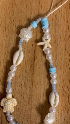 Phone Charm With Clay Beads, Beads Phone Charm Ideas, Bracelets Ideas For Summer, Cute Clay Bead Phone Charm Ideas, Beach Themed Beaded Bracelets, Summer Vibes Bracelets, Aesthetic Clay Beads Ideas, Clay Bead Phone Charm Ideas Summer, Cool Bracelets With Beads