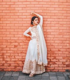 Outfits Traditional, Fitness Fashion Outfits, Indian Photoshoot, Fashion Photography Poses, Indian Designer Outfits