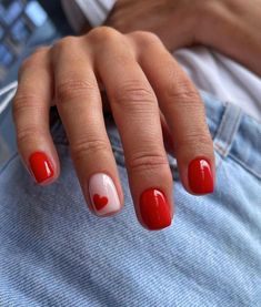 Cute Heart Nails, Short Red Nails, Kutek Disney, Valentine Nail Art, Smink Inspiration, Simple Gel Nails