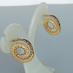 ONE PAIR of sterling silver spiral hoops plated in real gold. Dimensions: 21 x 22 x 3 mm These earrings are made of 925 hypoallergenic sterling silver plated in gold. Can be packaged in a gift box. I can include a personal message from you if needed You are welcome to contact me at... bhavnakwintra1956@gmail.com For more beautiful pieces from my shop, please browse 👇 TOE RINGS: https://www.etsy.com/your/shops/TheSilverGame/tools/listings/section:27020628,view:table EAR HOOPS: https://www.etsy.c Gold Plated Spiral Earrings, Gold Spiral Earrings For Pierced Ears, Yellow Gold Spiral Pierced Earrings, Gold Spiral Hoop Earrings, Thick Gold Hoops, Wanderlust Jewelry, Hoop Charms, Chunky Earrings, Skull Earrings