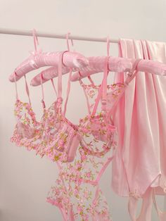 Lingerie Rosa, Pretty Bras, Office Dresses For Women, Floral Pajamas, Pink Lingerie, Evening Outfits