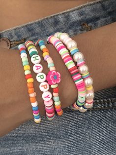 Cute Clay Beaded Bracelets, Colorful Beaded Jewelry, Clay Bead Jewelry Ideas, Cute Beaded Bracelet Ideas, Plastic Bead Bracelets, Bracelets Ideas Beaded, Homemade Beaded Bracelets, Aesthetic Beaded Bracelets, Summer Beaded Jewelry