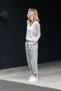 nice COMFORT IN SLOUCHY by http://www.dezdemonfashiontrends.xyz/street-style-fashion/comfort-in-slouchy/ Outfits Casuales, White Sneakers, Street Fashion