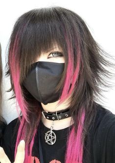 Long Tomboyish Sidetails, Japanese Punk Hairstyle, Visual Kei Hair Short, Visual Kei Hairstyles Short, Short Vkei Hair, Scene Hair Color Ideas, Emo Hair Dye Ideas, Visual Kei Haircut, Scenecore Hair