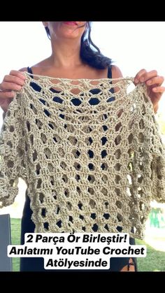 a woman holding up a crocheted sweater with the words, 2 para or biels