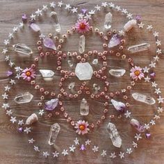 Crystals Healing Grids, Crystal Mandala, Crystal Seashells, Healing Magic, Crystal Guide, Spiritual Crystals, Crystal Grids, Meditation Crystals, Crystals Healing