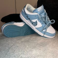 Size 5.5 Blue Paisley Print Blue Dunks, Jordan Women, Air Jordans Women, Preppy Shoes, Pretty Shoes Sneakers, Cute Nike Shoes, Cute Nikes, Birthday Board, Nike Blue