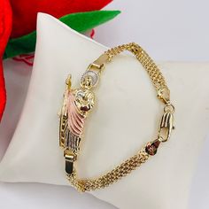 San Judas Pulsera Or Laminado 18k/Saint Jude Gold Plated Bracelet Saint Jude, St Jude, Gold Plated Bracelets, Dream Jewelry, Womens Jewelry Bracelets, Gold Jewelry, Gold Plate, Wattpad, Plating