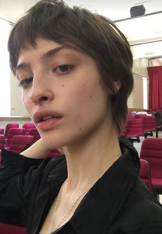 Short Unique Hairstyles, Grunge Short Haircut, Fairy Short Hair, Short Hair Inspo Aesthetic, Grunge Hair Short, Hair Inspo 2022, Shullet Hairstyles, Brunette Short Hair