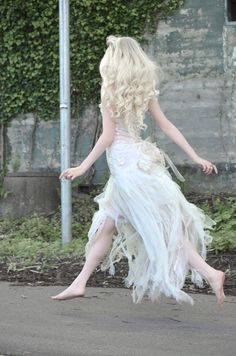 Princess Dresses Aesthetic, Maria Amanda, White Goth, White Fairy, Yennefer Of Vengerberg, Model Makeup, Mermaid Aesthetic, Fairy Dress