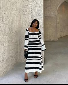 modest dress Winter Breakfast Date Outfit, Women's Fashion Dresses Classy, Outfits For A Dinner, Black And White Outfits Black Women, Black Feminine Outfit, Casual Modest Outfits, Instagram Reach, Knitted Sweater Dress, Modesty Outfits