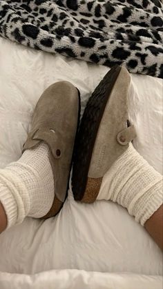 Fluffy Birkenstock Clogs, Birkenstock Clogs Womens, Bostons And Socks, Birkenstock Boston’s, Gray Clogs Outfit, Fur Lined Birkenstock Clogs Outfit, Berk Clogs Outfit, Birkenstock Clog Fall Outfit, Burken Stocks Clogs