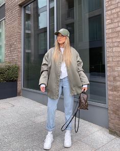 Fall Palm Springs Outfit, Mother’s Day Outfit, Outfit Bomberjacket, Freya Killin, Hm Jeans, Comfy Spring Outfits, Mode Ulzzang, Cold Fashion, Look Office