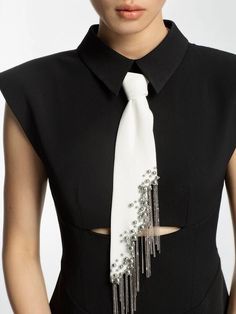 Detail Couture, Beaded Tie, Heavy Industry, Sophisticated Dress, Black Sleeveless Dress, Long Black Dress, Moda Vintage, Mode Inspo, Mode Inspiration