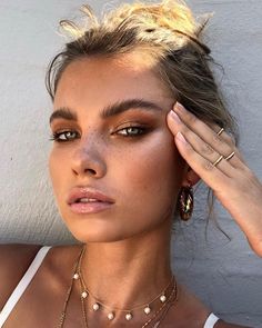 Summer Makeup Trends, Natural Summer Makeup, Mekap Mata, Gold Eye Makeup, Hair Blond, Summer Makeup Looks, Beauty Make-up, Makeup Hacks, Beauty Shots