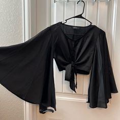 Akira Crop Top With Tie Front, Long Bell Sleeve In Black. Women’s Small. Never Worn! Nwot Shirts With Flared Sleeves, Crop Top For Big Bust, Fancy Tops For Women Style Classy, Concert Clothes, Black Bell Sleeve Top, Bell Top, Fancy Shirt, Outfit Inspiration Women, Batwing Sleeve Top