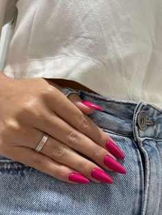 Pink Summer Nails Simple, Summer Nails Ideas 2024 Almond, Nails Summer 2024 Almond, Simple Summer Nails Almond, Ballerina Nails Shape, Summer Nails Almond, Long Almond Nails, Pointy Nails