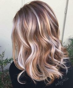 Strawberry Blonde Hair Color, Beach Hairstyles For Long Hair, Spring Hair Color, Strawberry Blonde Hair, Blonde Hair Shades, Layered Haircut, Hair Shades, Beach Hairstyles, Mid Length Hair