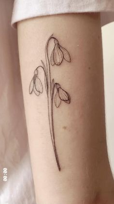 a small flower tattoo on the leg