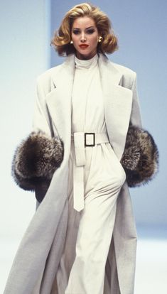 Christy Turlington Runway Fashion Couture, 90s Models, Gianfranco Ferre, Christy Turlington, Mode Inspo, John Galliano, Mode Inspiration, Winter Fashion Outfits