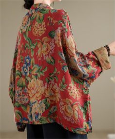 Unique ethnic retro floral design with Chinese frogs Relaxed fit, dolman sleeve High-quality, soft fabric for comfortable wear Size Bust Length Sleeve cm inch cm inch cm inch M 144 56.69 65 25.59 75 29.53 L 148 58.27 66 25.98 76 29.92 XL 152 59.84 67 26.38 77 30.31 2XL 156 61.42 68 26.77 78 30.71 Relaxed Outfit, Loose Shirt, Dolman Sleeve Tops, Hooded Dress, Linen Jacket, Loose Shirts, Spring Summer Dress, Vintage Coat, Fashion Today