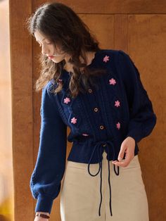 Stylish Casual Outfits, Embroidery Shirts, Stylish Knitwear, Chiffon Blouses, Knitted Dresses, Women Blouses Fashion, Winter 23, Simple Retro, Late Fall