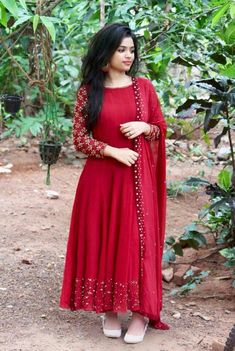 Design Kurta, Designer Anarkali Dresses, Gown Party Wear, Anarkali Dress Pattern, Salwar Designs, Long Gown Dress, Long Dress Design