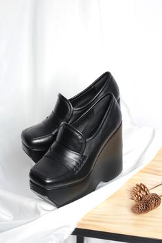 GILLIAM Black High Platform Wedge Loafers Luxury Platform Loafers With Contrast Sole For Business, Luxury Black Platform Loafers With Flat Heel, Wedge Loafers Outfit, Loafers Outfit, Wedge Loafers, United State, Platform Loafers, Crazy Love, Trending Fashion