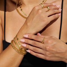 Thick curb chain bracelet in 18k gold-plated brass. 18k gold-plated brass 6.5'' length 5mm width Curb Chain Bracelet, Jewelry Online Shopping, Curb Chain, Chain Bracelet, Jewelry Shop, Gold Bracelet, 18k Gold, Plating, Brass