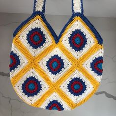 Handmade Shoulder Bag White Bag With Granny Square For Everyday Use, Granny Square Tote Beach Bag, Everyday Granny Square Crochet Tote Bag, White Granny Square Bag For Everyday Use, Retro Handmade Shoulder Bag For Beach, Square Crochet Bags For The Market, Square Crochet Bags For Market, Summer Square Crochet Bag With Handles, Retro Granny Square Shoulder Bag For Everyday Use