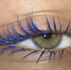 Mascara Bleu, Blue Mascara, Festival Makeup, Photo Makeup, Longer Eyelashes, Makeup Inspo, Skin Makeup, Green Eyes, Maquillaje De Ojos