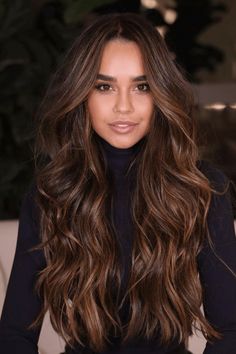 Blondes Aren't The Only Ones Who Have Fun, 17 Gorgeous Fall Hair Color Ideas for Brunettes Brown Hair Color For Fall, Fall Inspired Hair Color, Fall Inspired Hair, Balayage Hair Caramel, Fall Hair Color Ideas, Medium Brown Hair