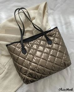 Olivia Mark - Premium Quilted Tote Bag with Generous Storage Space in Metallic Shades Gold Quilted Travel Bag, Stylish Tote Bag, Chic Type, Quilted Tote Bags, Quilted Totes, Estilo Chic, Tote Bag Pattern, Scarf Print, Two Piece Outfit