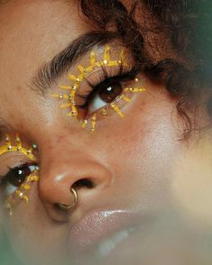 Festival Make Up, Smink Inspiration, Creative Eye Makeup, Creative Makeup Looks, Hooded Eyes, Festival Makeup, Eye Makeup Art, Afro Art, Editorial Makeup