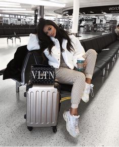 Casual Airport Outfit, Euro Fashion, Comfy Travel Outfit, Fashion Travel Outfit, Comfy Travel, Gareth Pugh, Travel Outfit Summer